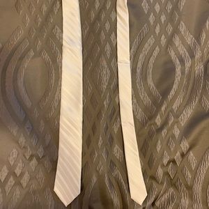 🤪 3 for $25 Express whiteStriped Tie 100%Silk
